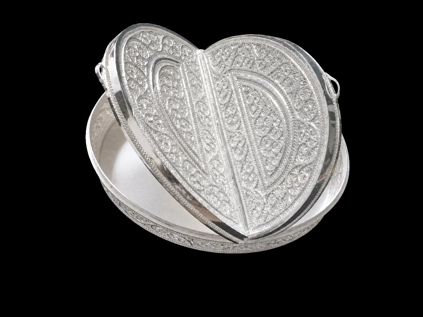 Heart-shaped silver filigree box with its hinged lid raised
